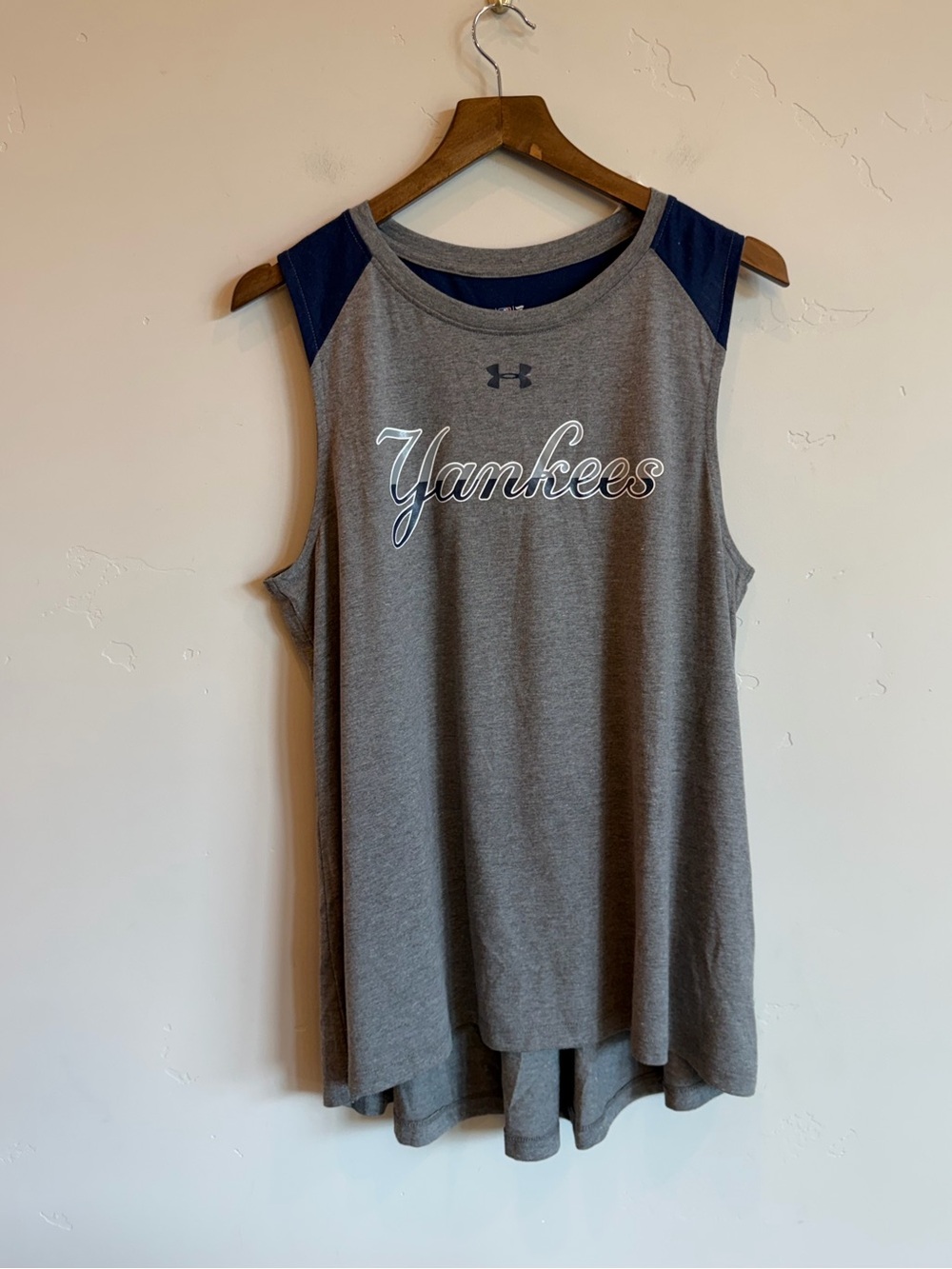UNDER ARMOUR New York Yankees Official Merchandise Sleeveless Baseball Top